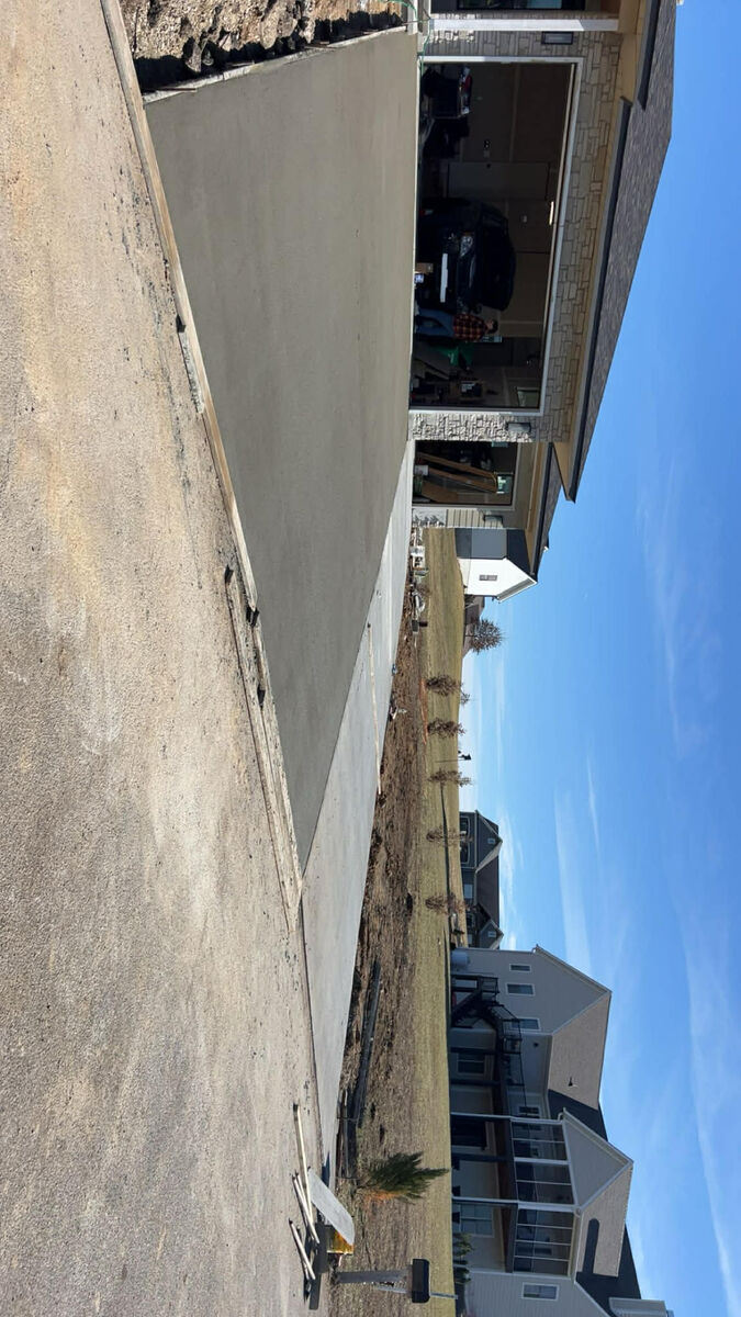 CW Concrete - large concrete driveway leading to home